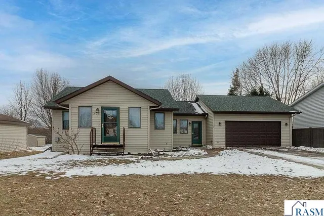 408 W  Bert St, Lake Crystal, MN 56055