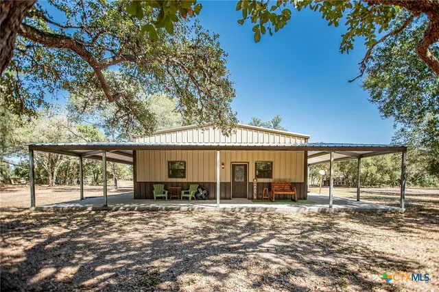 659 County Road 288, Edna, TX 77957