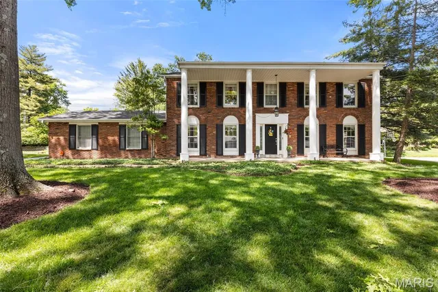 415 Doral Dr, Saint Louis, MO 63122