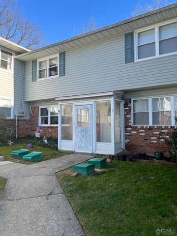 5 Hawaii Ct, Matawan, NJ 07747