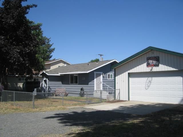 909 S  Lundstrom St, Airway Heights, WA 99001