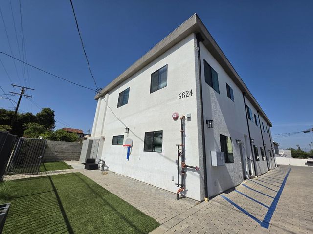 6824 Ben Ave #1, North Hollywood, CA 91605