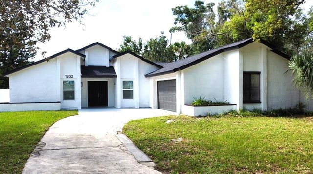 1932 Houndslake Dr, Winter Park, FL 32792