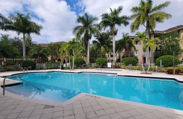 6533 Villa At Emerald #304, West Palm Beach, FL 33411