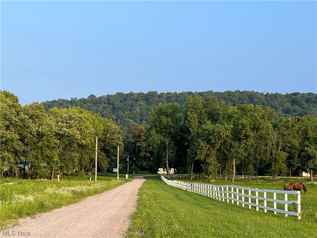 39 Friendly Landing, Sistersville, WV 26175