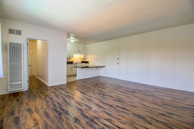 6546 Sepulveda Blvd #101, Van Nuys, CA 91411