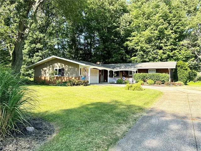 6424 Walrath Cir, Ashtabula, OH 44004