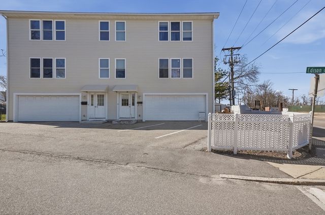 82 Edison St, Quincy, MA 02169