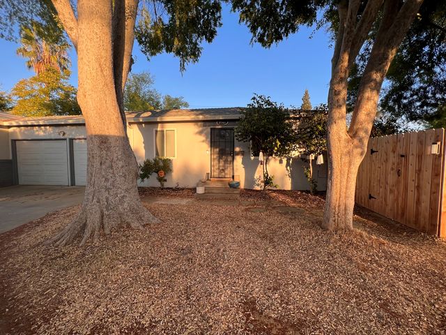 2847 Clover Ln, Sacramento, CA 95821