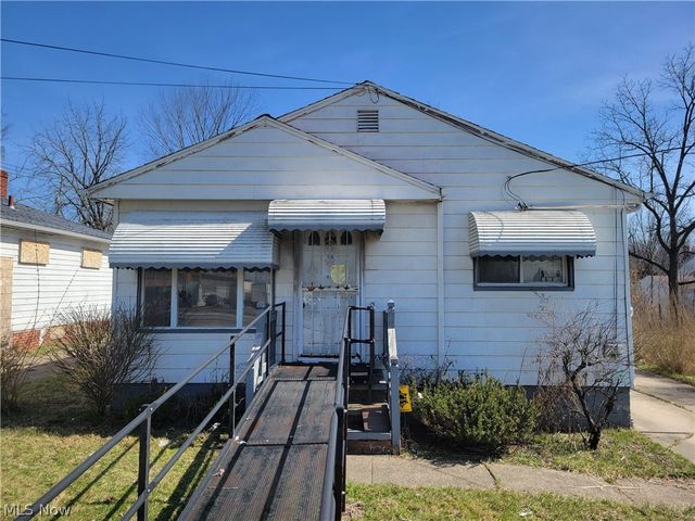 4541 Lee Rd, Cleveland, OH 44128