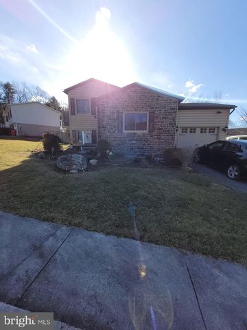 16 Yankee Dr, Mount Holly Springs, PA 17065