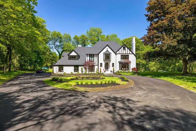 300 Camelot Way, Rochester, MI 48306