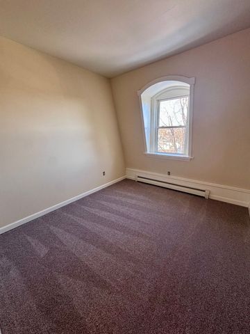 1 Beacon St #5, Somersworth, NH 03878