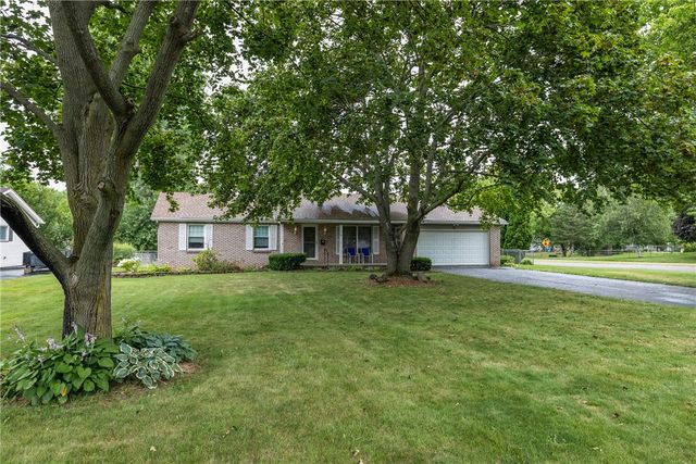 76 Red Leaf Dr, Rochester, NY 14624