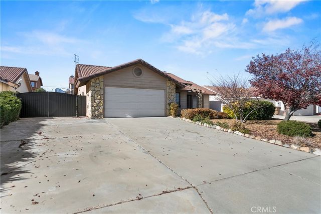 8558 Valley View Dr, Hesperia, CA 92344