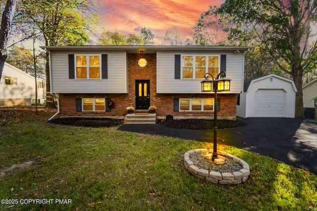 411 Alter Ave, Pocono Summit, PA 18346