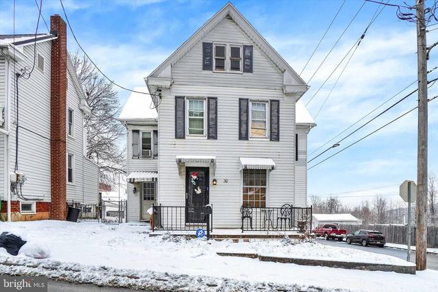 30 N  Pleasant Ave, Dallastown, PA 17313