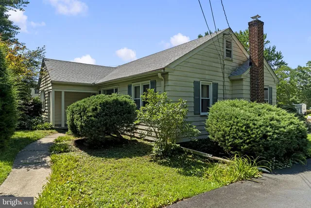 17 Mount Laurel Rd, Mount Laurel, NJ 08054