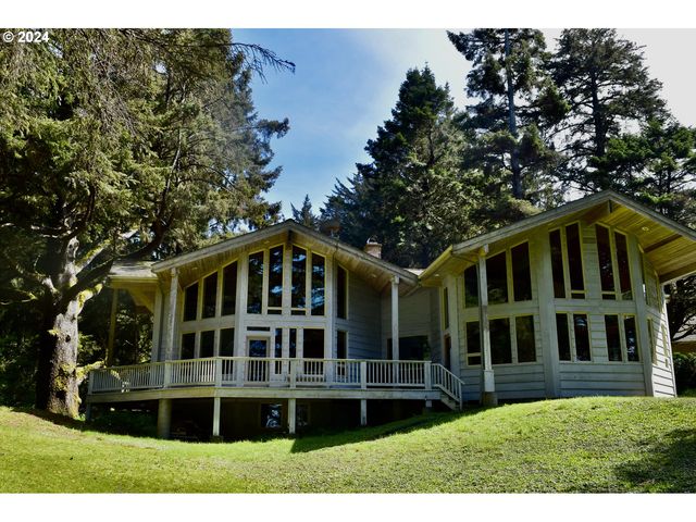 31640 Spruce Dr, Gold Beach, OR 97444