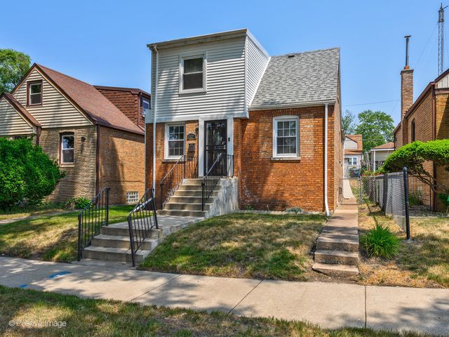 9137 S  Paxton Ave, Chicago, IL 60617