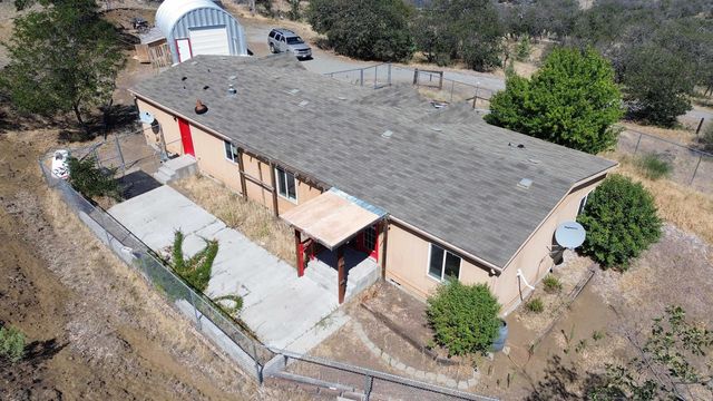 12242 Noel Dr, Montague, CA 96064