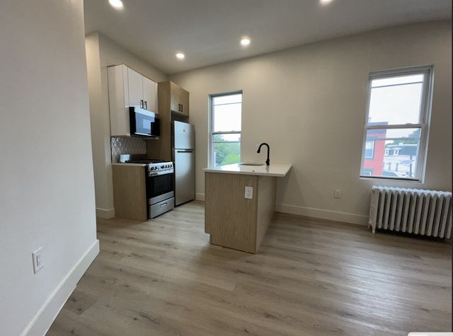 530 W  Side Ave #3R, Jersey City, NJ 07304
