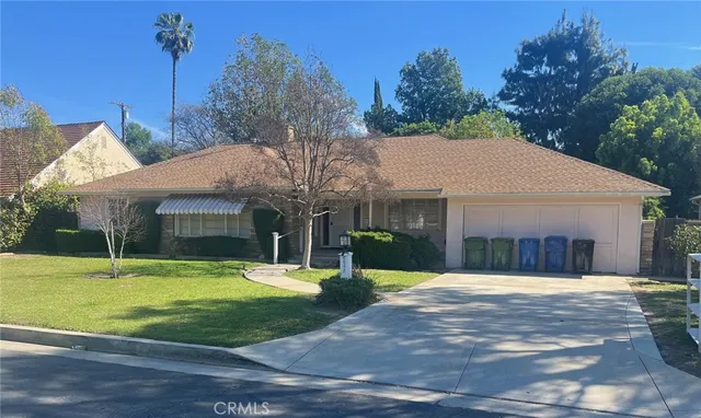 6842 Chisholm Ave, Van Nuys, CA 91406
