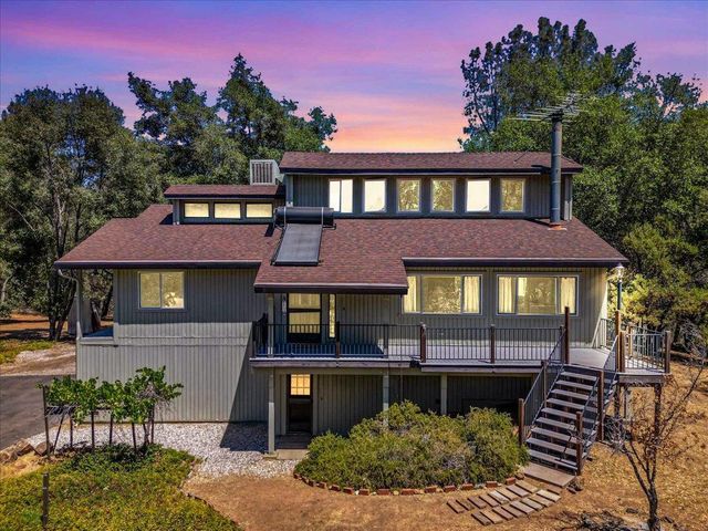 21965 Trotter Rd, Grass Valley, CA 95949