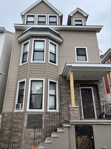 25 Oak St, Paterson, NJ 07501