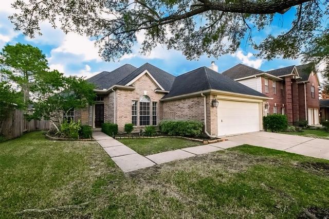 3715 Crescent Dr, Pearland, TX 77584