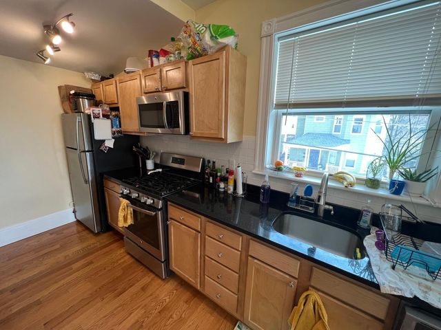 55 Lowell St, Somerville, MA 02143