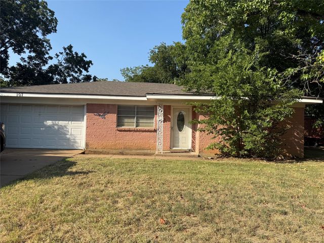 107 SE Harris St, Burleson, TX 76028