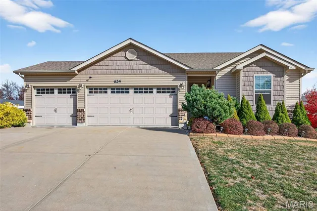 624 Courageous Ln, Wentzville, MO 63385