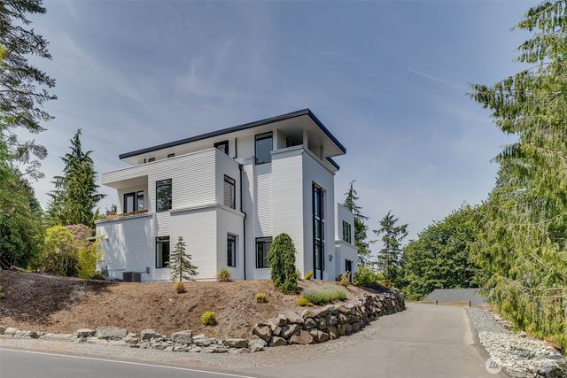 2115 Squak Mountain Loop SW, Issaquah, WA 98027