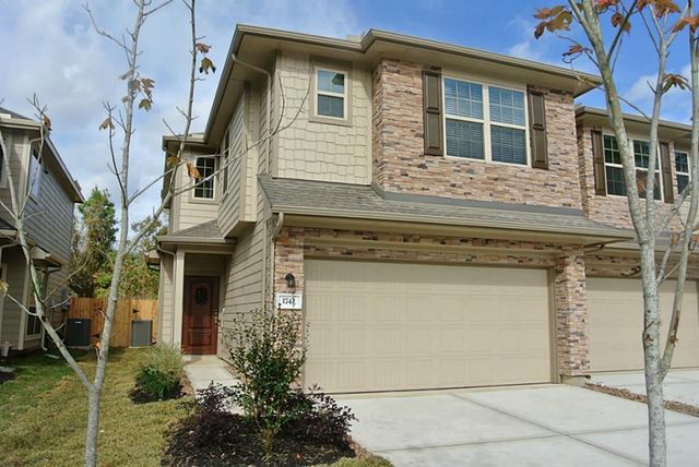 1742 Parkside Shores Ln, Crosby, TX 77532
