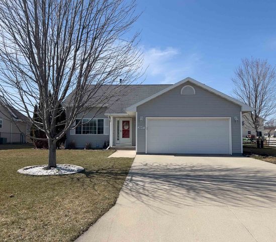 2647 Grassy Ln, Neenah, WI 54956