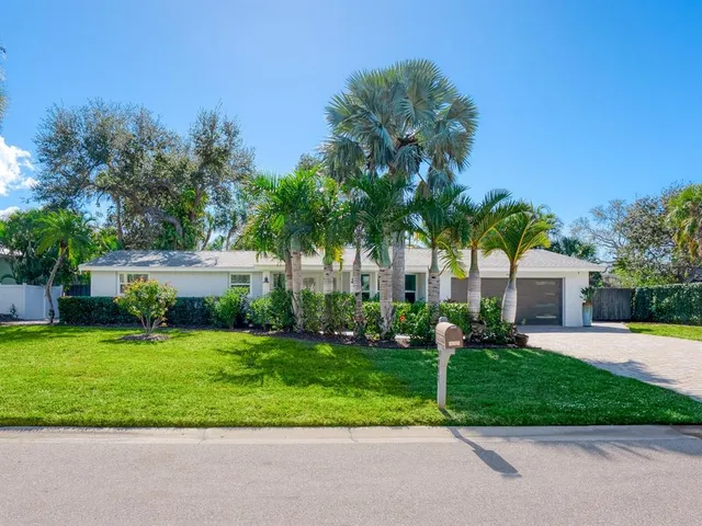 1002 Glebe Ln, Sarasota, FL 34242