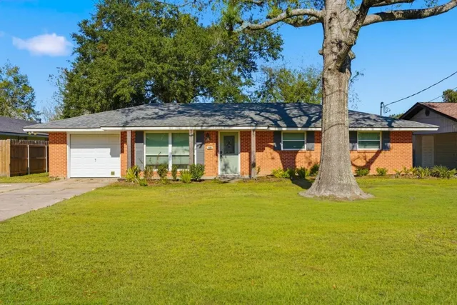 450 Greenway St, Lake Charles, LA 70605
