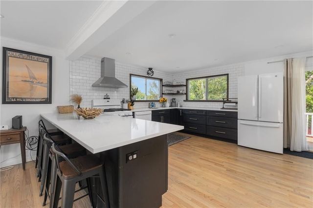 30 Lock Ln, Portsmouth, RI 02871