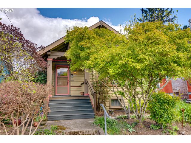 3327 SE Caruthers St, Portland, OR 97214