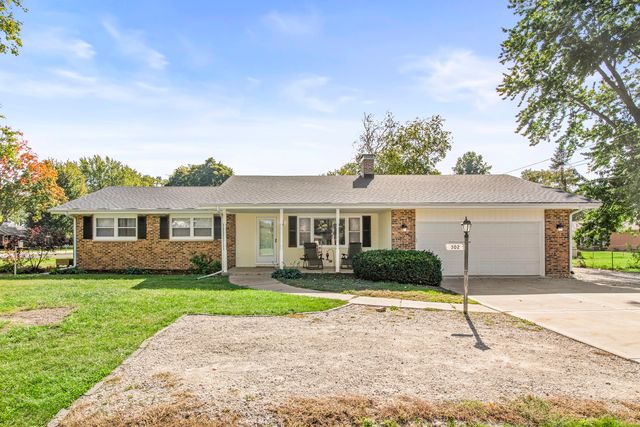 302 Pleasure Dr, Yorkville, IL 60560