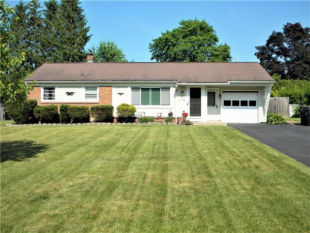 42 Barcrest Dr, Rochester, NY 14616