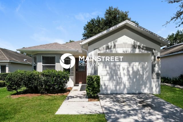 523 Scarlet Maple Ct, Plant City, FL 33563