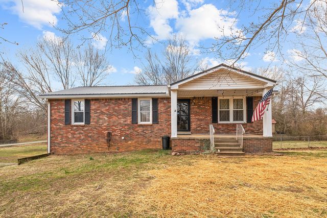 1207 Old Charlotte Rd, White Bluff, TN 37187