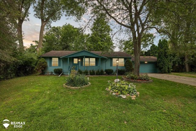 6426 Bonnie Dr, Flushing, MI 48433