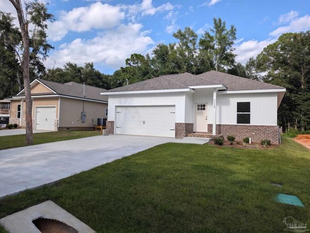 3028 N  11th Ave, Milton, FL 32583