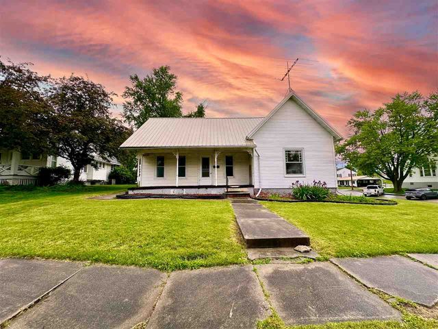 302 W  Oak St, North English, IA 52316