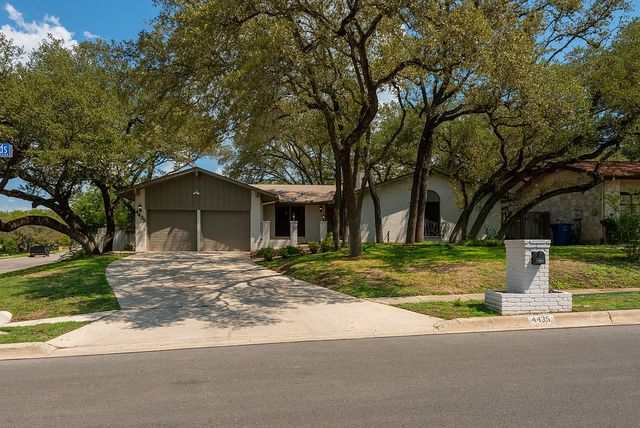 4435 Huntington Woods St, San Antonio, TX 78249