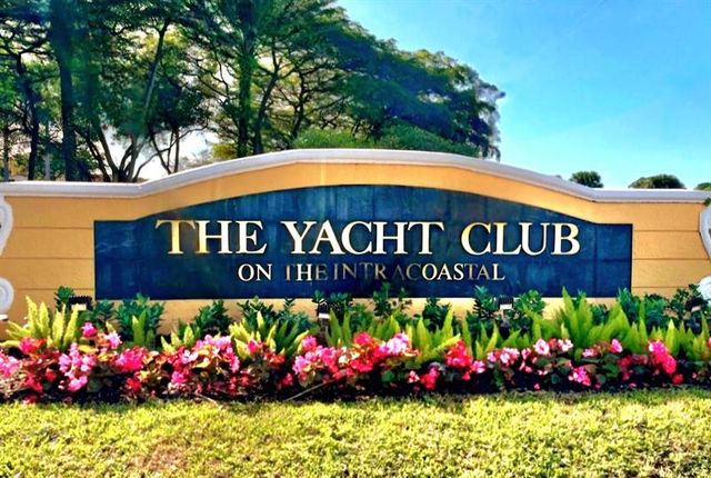 131 Yacht Club Way #207, Hypoluxo, FL 33462