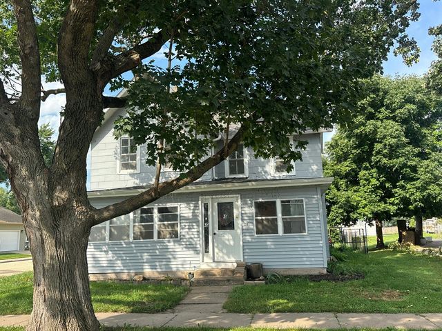 201 Broadway St, Springville, IA 52336